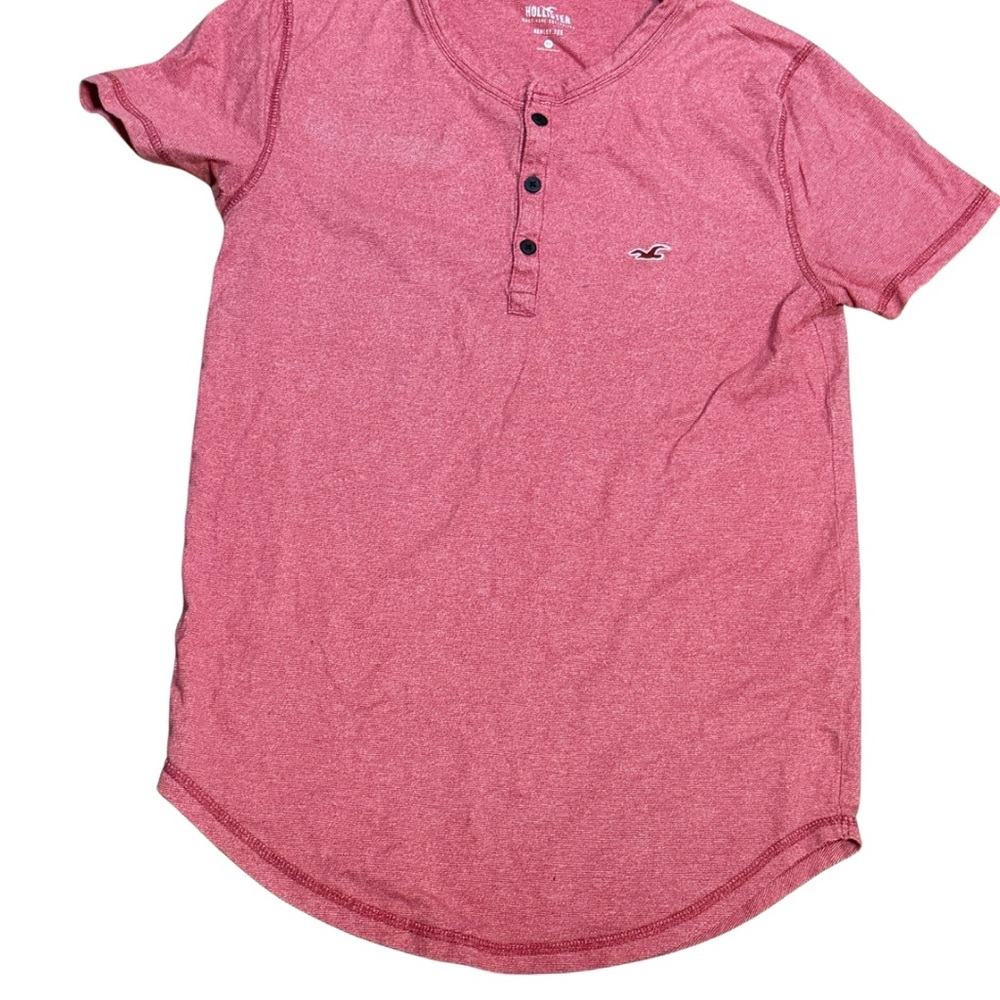 Hollister Red Henley Tee | Women’s XS (Juniors Fit) | Must-Have Collection